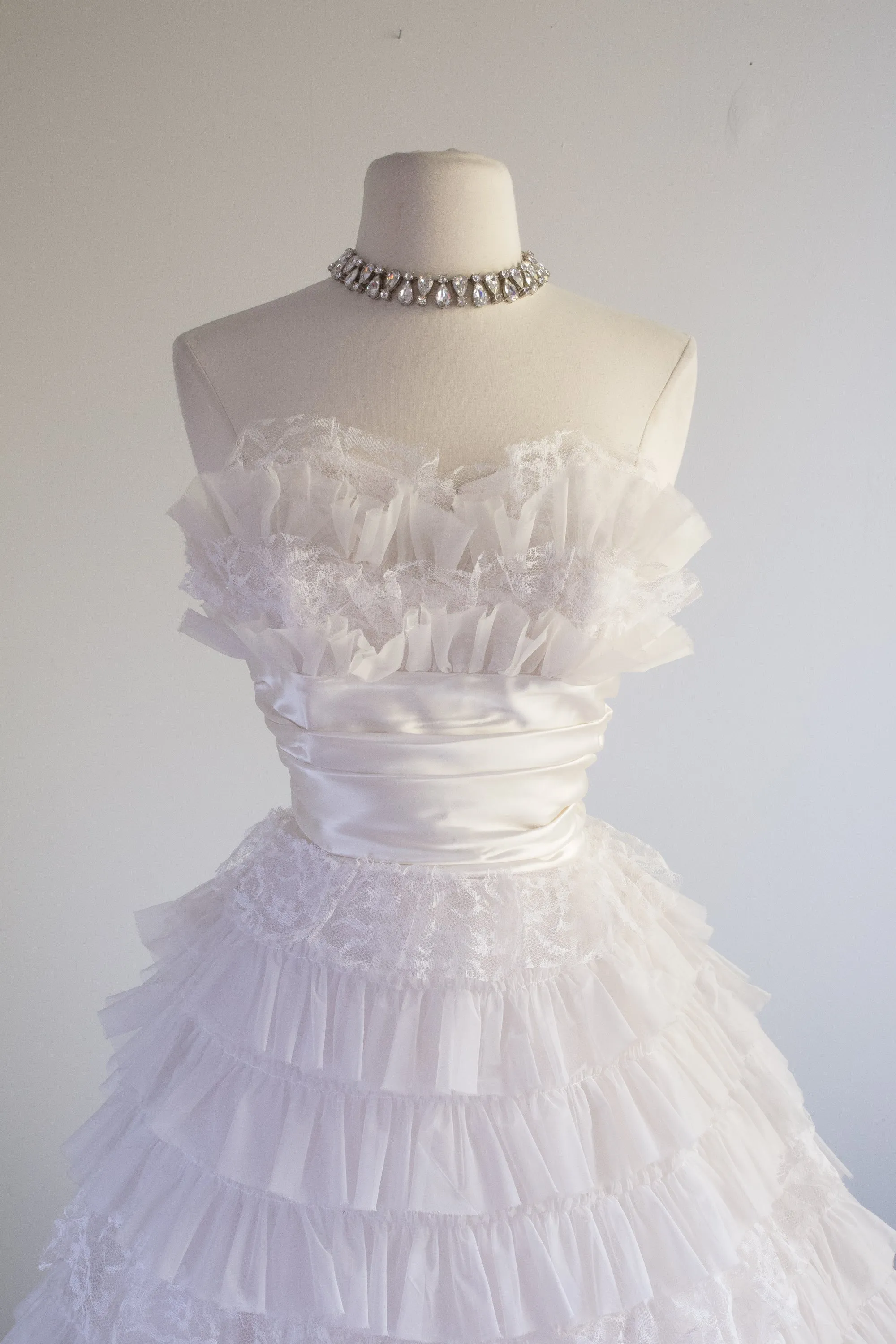 1950's Tiered Ruffle Strapless Wedding Dress / Waist 26