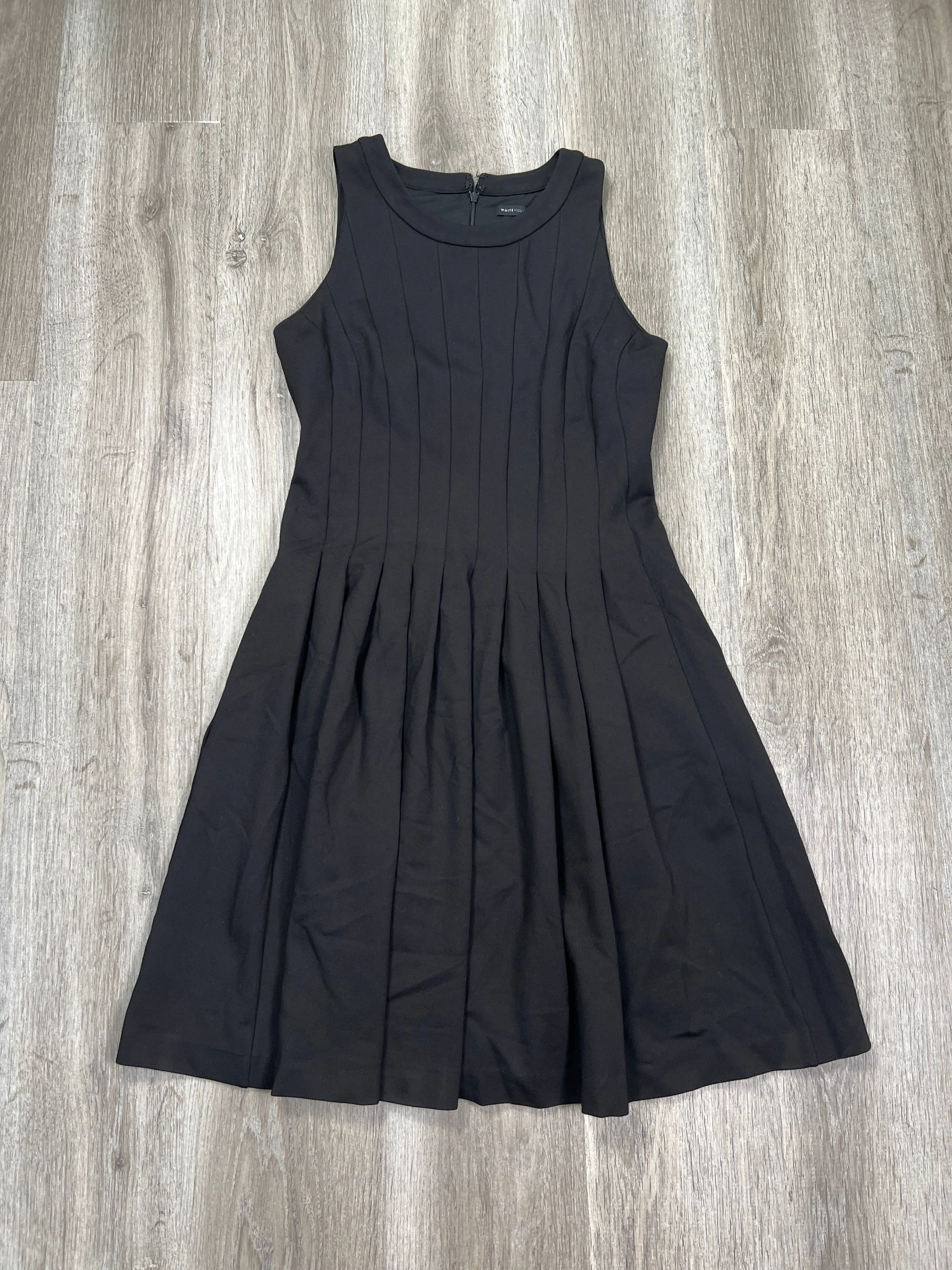 Dress Party Short By White House Black Market  Size: S