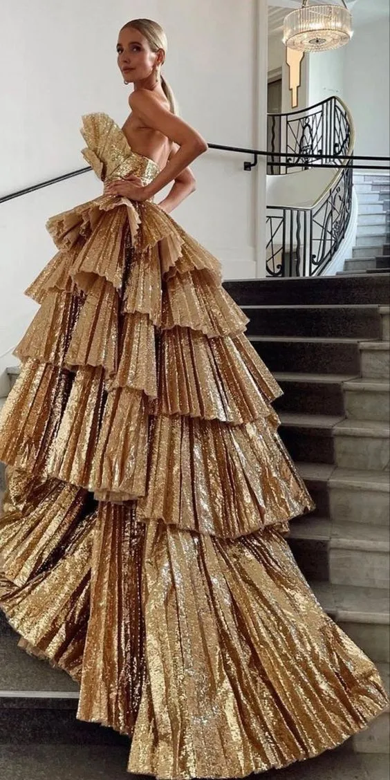 Luxurious Gold Strapless Pleated Irregular Neck Layered Prom Dress Ball Gown Quinceañera Party Dress SH1016